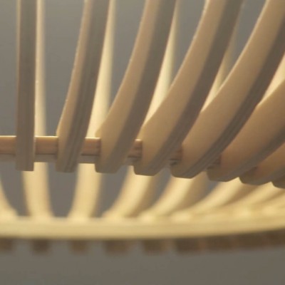 Κρεμαστό ξύλινο φωτιστικό Ø38cm με πλέγμα σε σχήμα πουγκί