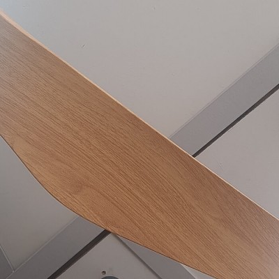 Ανεμιστήρας LED CCT γκρι με πτερύγια σε απόχρωση ξύλου Φ132cm 